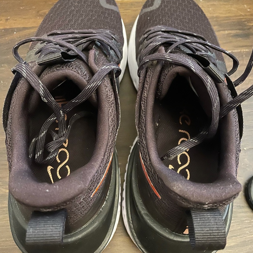 Like New Nike React Running Shoes - image 5